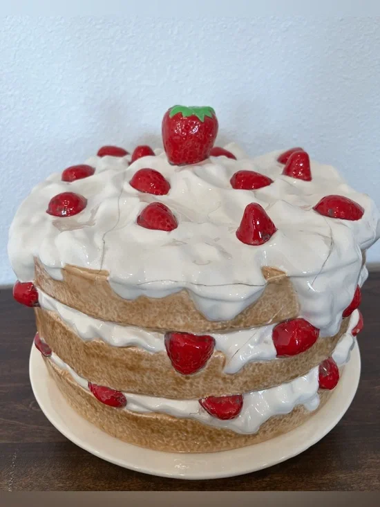 Vintage Ceramic Strawberry Shortcake  Centerpiece/Cake Stand - Picture 7 of 8